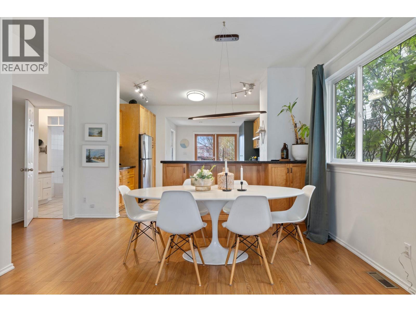 261 E 4th Street, North Vancouver, British Columbia  V7L 1J1 - Photo 9 - R3117070