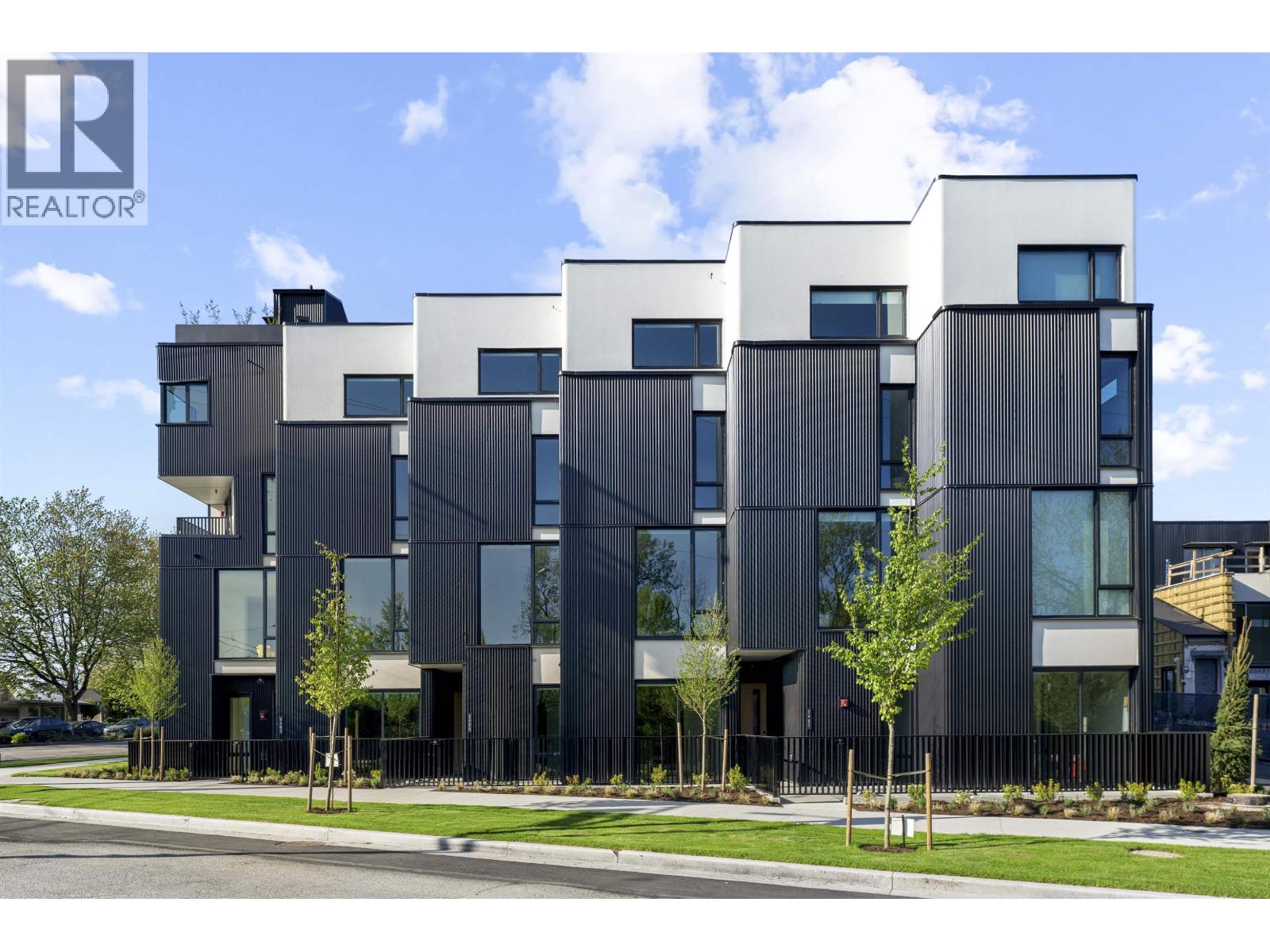 2405 N Grandview Highway, Vancouver, British Columbia  V5N 2B3 - Photo 10 - R3117018