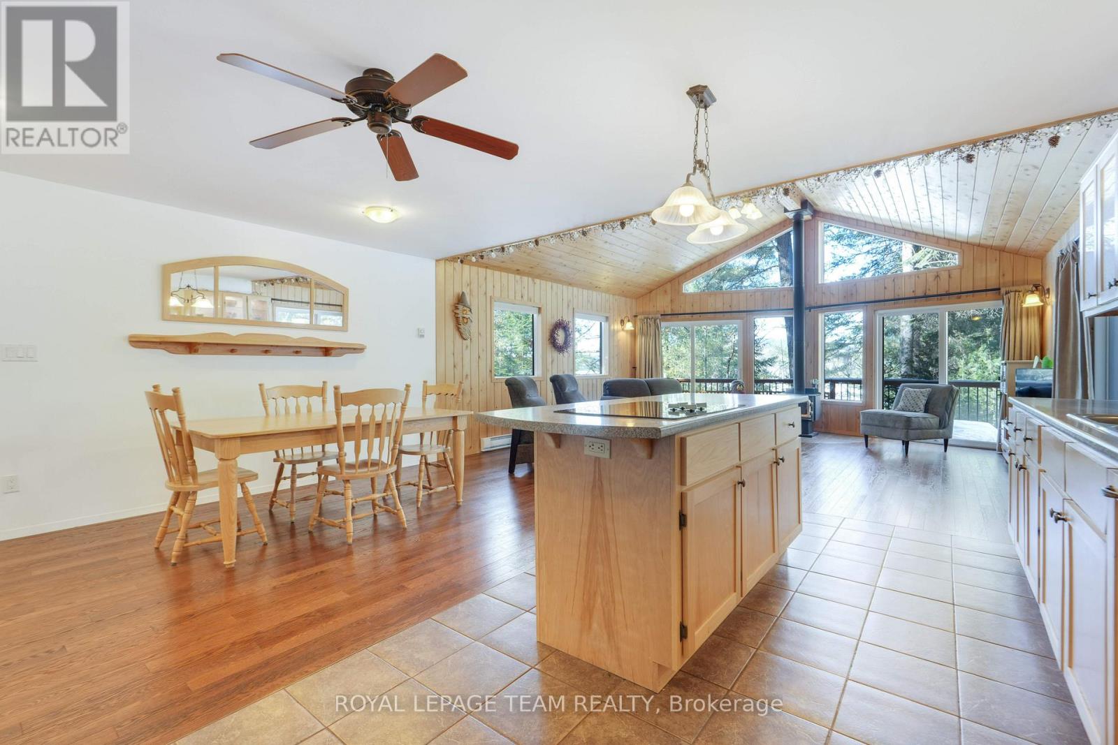 578b Elsie Lane, Greater Madawaska, Ontario  K0J 1H0 - Photo 12 - X12844504