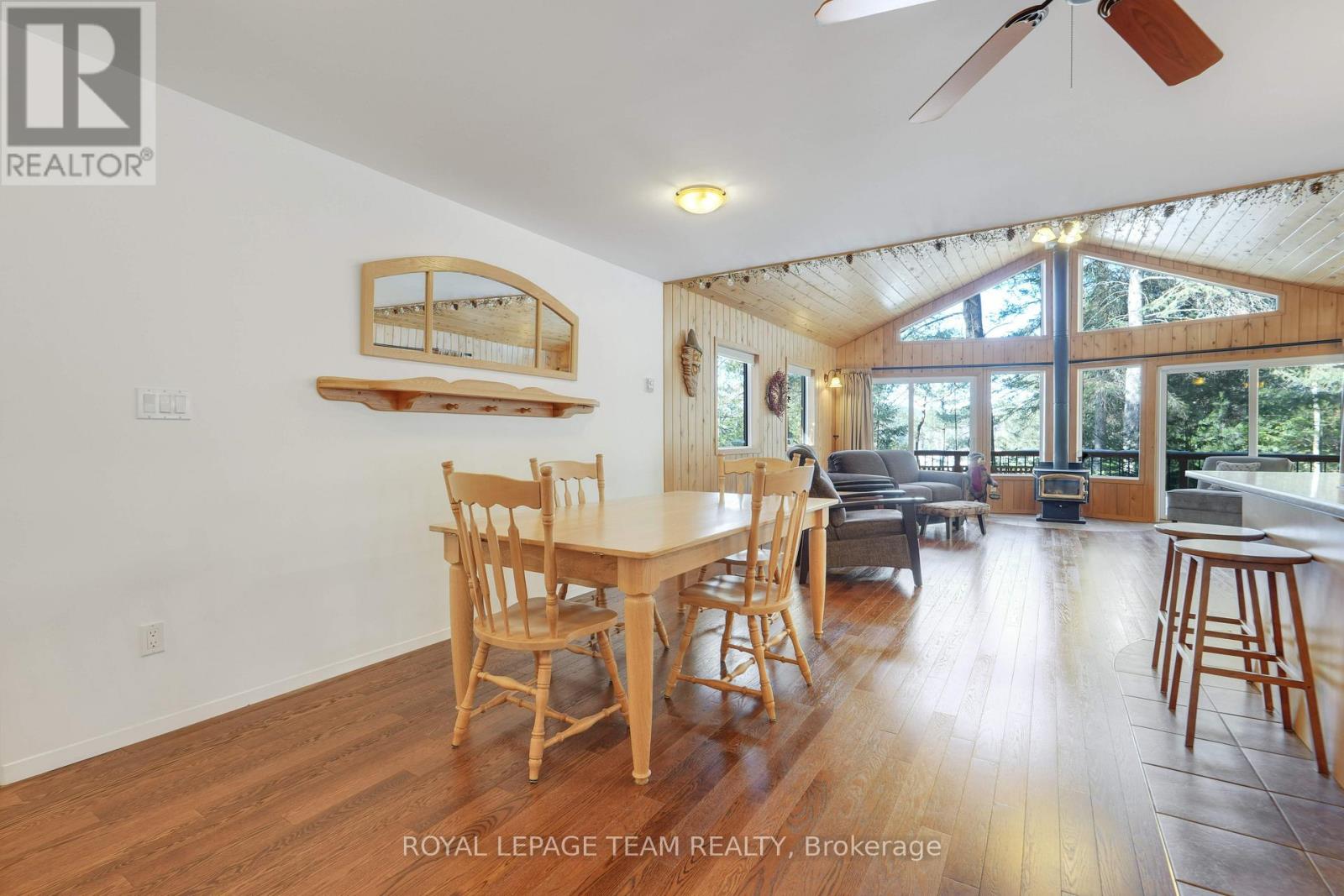 578b Elsie Lane, Greater Madawaska, Ontario  K0J 1H0 - Photo 17 - X12844504