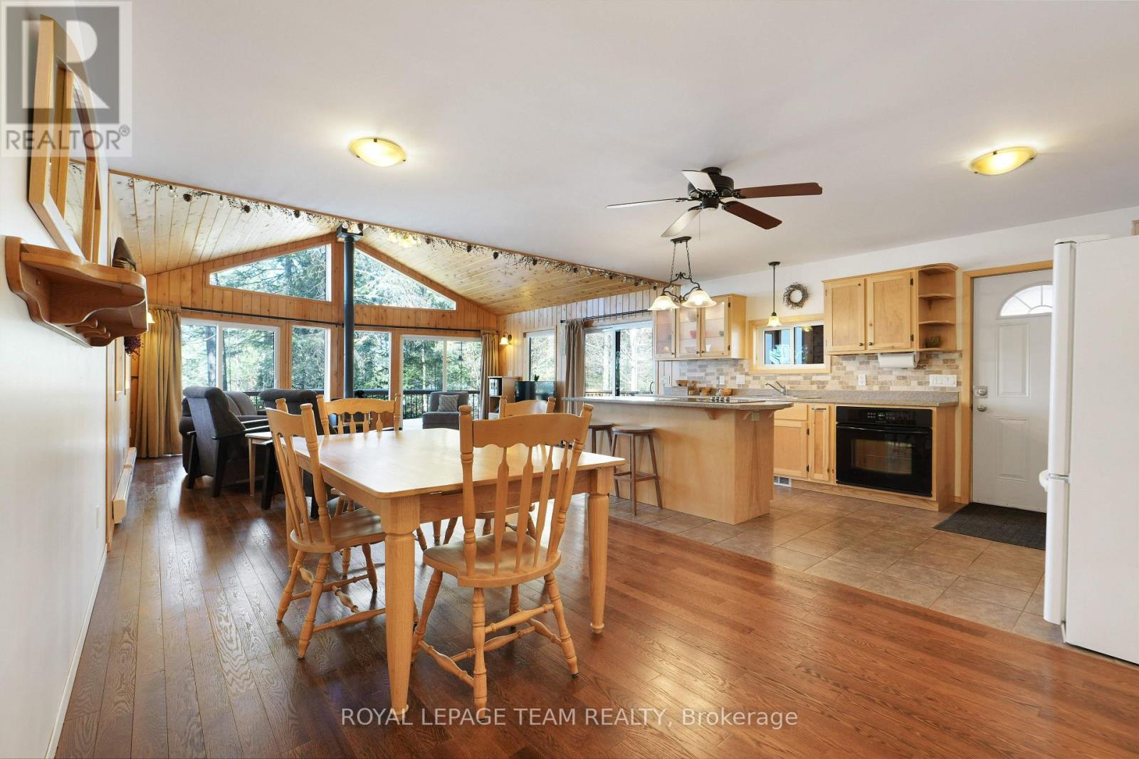 578b Elsie Lane, Greater Madawaska, Ontario  K0J 1H0 - Photo 34 - X12844504