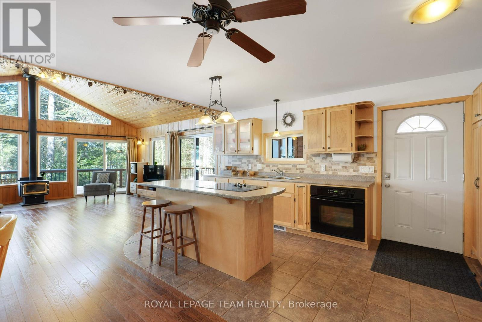 578b Elsie Lane, Greater Madawaska, Ontario  K0J 1H0 - Photo 35 - X12844504