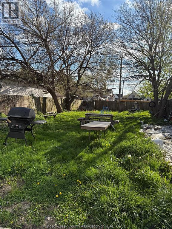 819 Langlois Avenue, Windsor, Ontario  N9A 2G9 - Photo 11 - 26009286