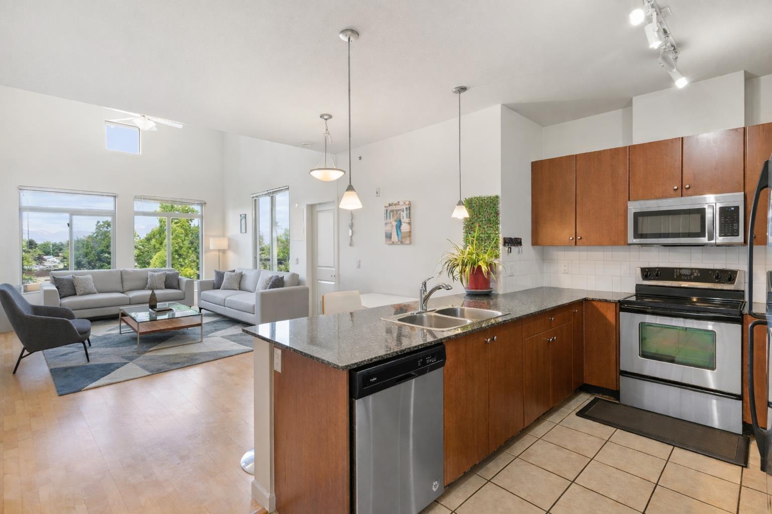 415 10180 153 Street, Surrey, British Columbia  V3R 0B5 - Photo 2 - R3117131