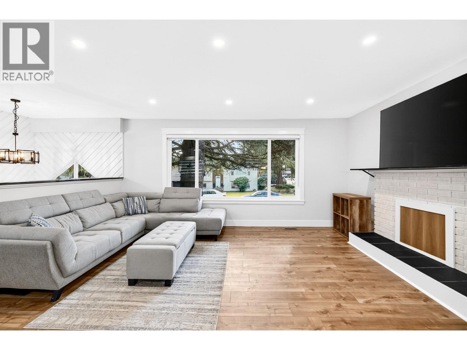 21099 Berry Avenue, Maple Ridge, British Columbia  V2X 7V3 - Photo 3 - R3116640