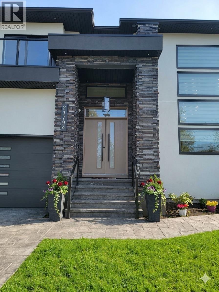 21794 126 Avenue, Maple Ridge, British Columbia  V2X 4N9 - Photo 2 - R3116334