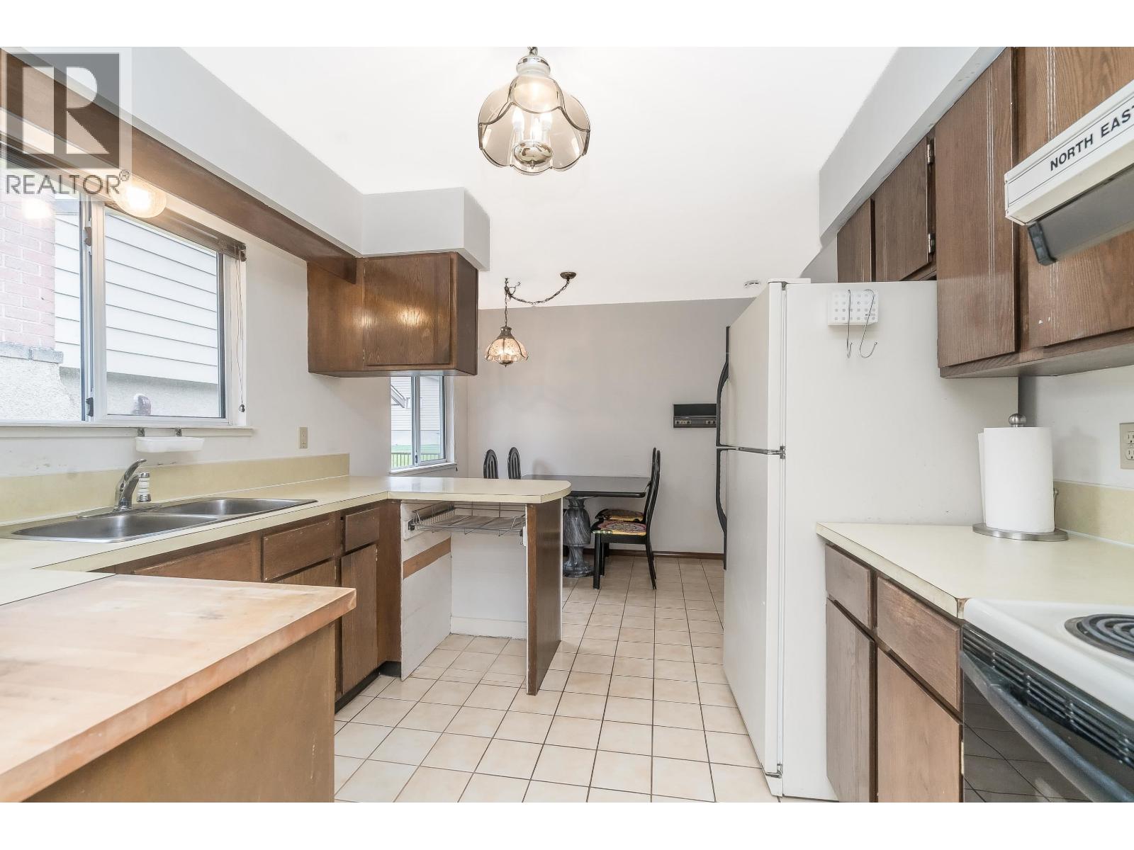 8228 Wedgewood Street, Burnaby, British Columbia  V3N 1C4 - Photo 14 - R3116579