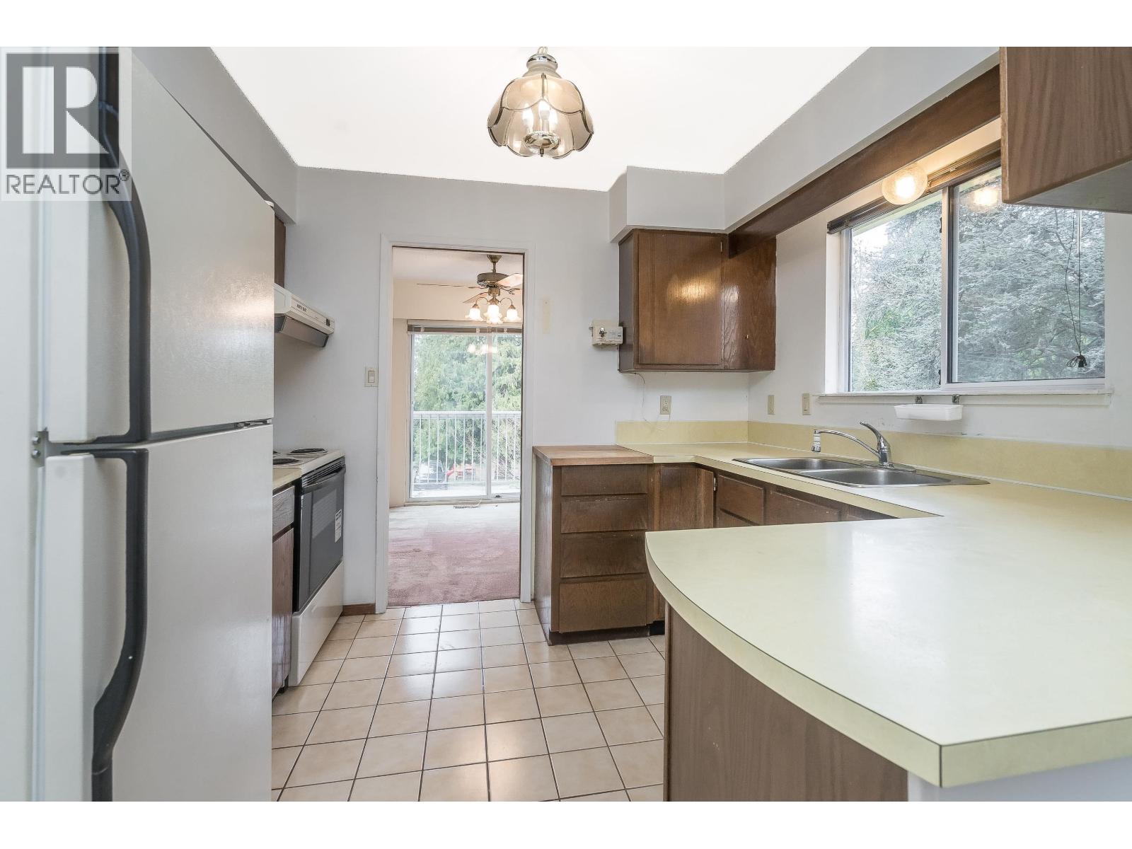 8228 Wedgewood Street, Burnaby, British Columbia  V3N 1C4 - Photo 13 - R3116579