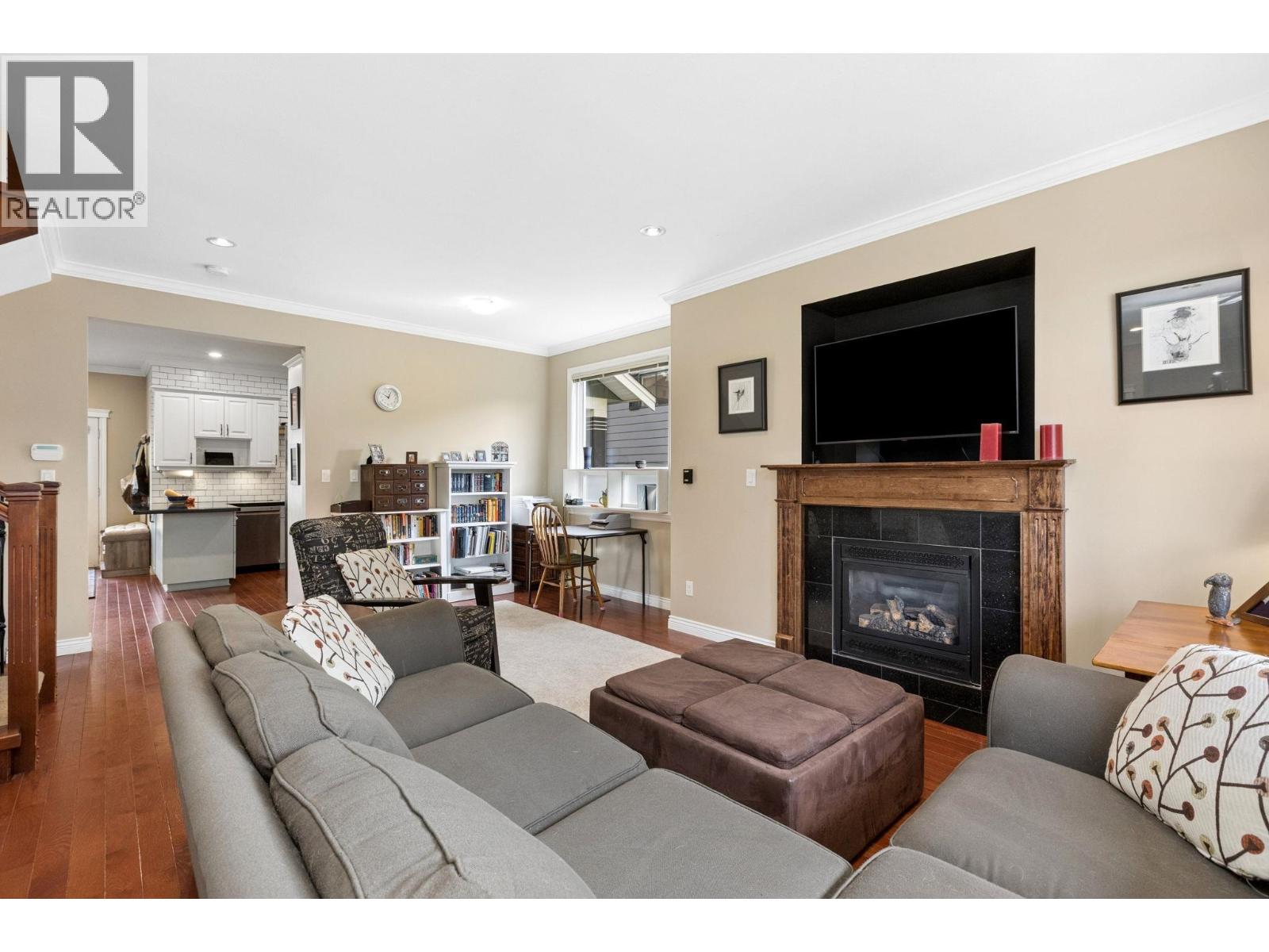 250 E 17th Street, North Vancouver, British Columbia  V7L 2V7 - Photo 11 - R3116963