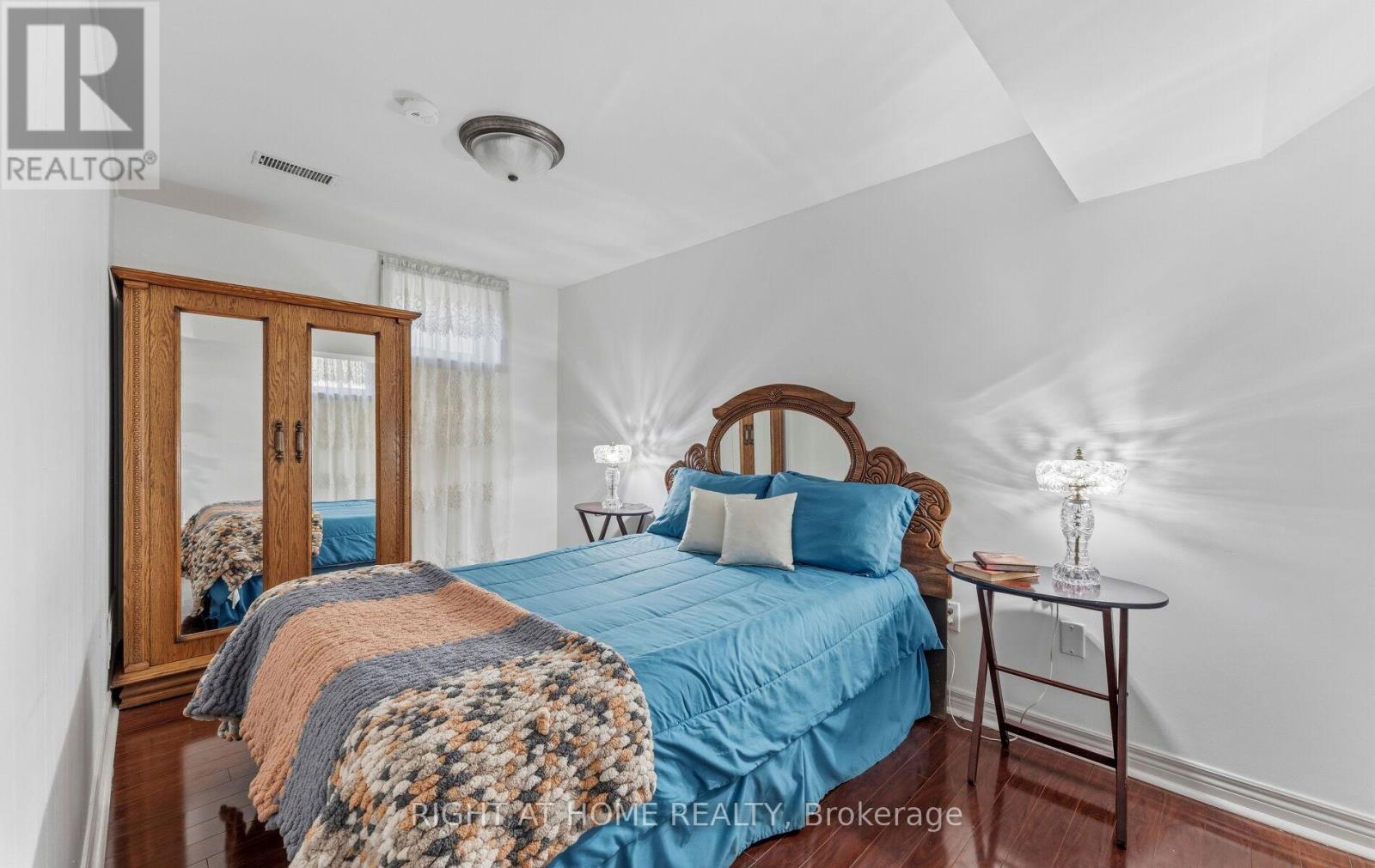 1665 Asgard Drive, Mississauga, Ontario  L5E 3G5 - Photo 37 - W13039420