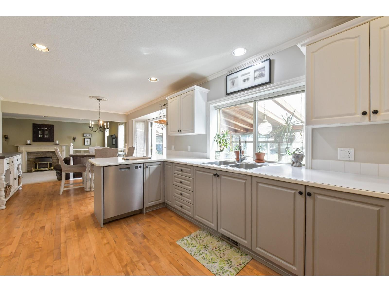 8551 Bannister Drive, Mission, British Columbia  V2V 6Y3 - Photo 9 - R3115842