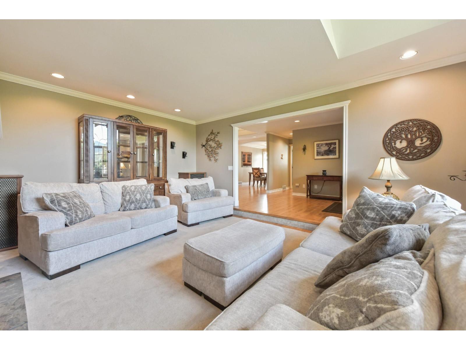 8551 Bannister Drive, Mission, British Columbia  V2V 6Y3 - Photo 5 - R3115842