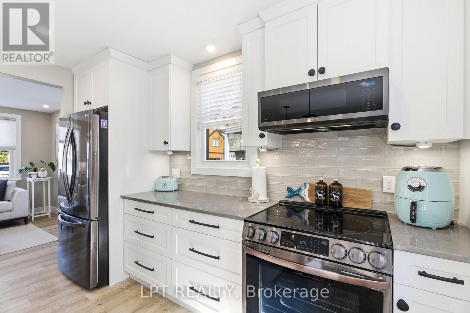 30 Sauble River Road, Lambton Shores, Ontario  N0M 1T0 - Photo 13 - X13055596