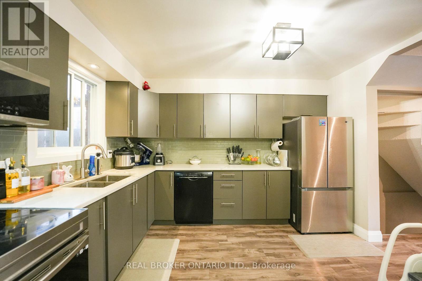 8 Ralgreen Crescent, Kitchener, Ontario  N2M 1T9 - Photo 8 - X12994936