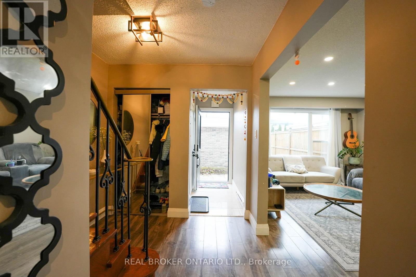 8 Ralgreen Crescent, Kitchener, Ontario  N2M 1T9 - Photo 4 - X12994936