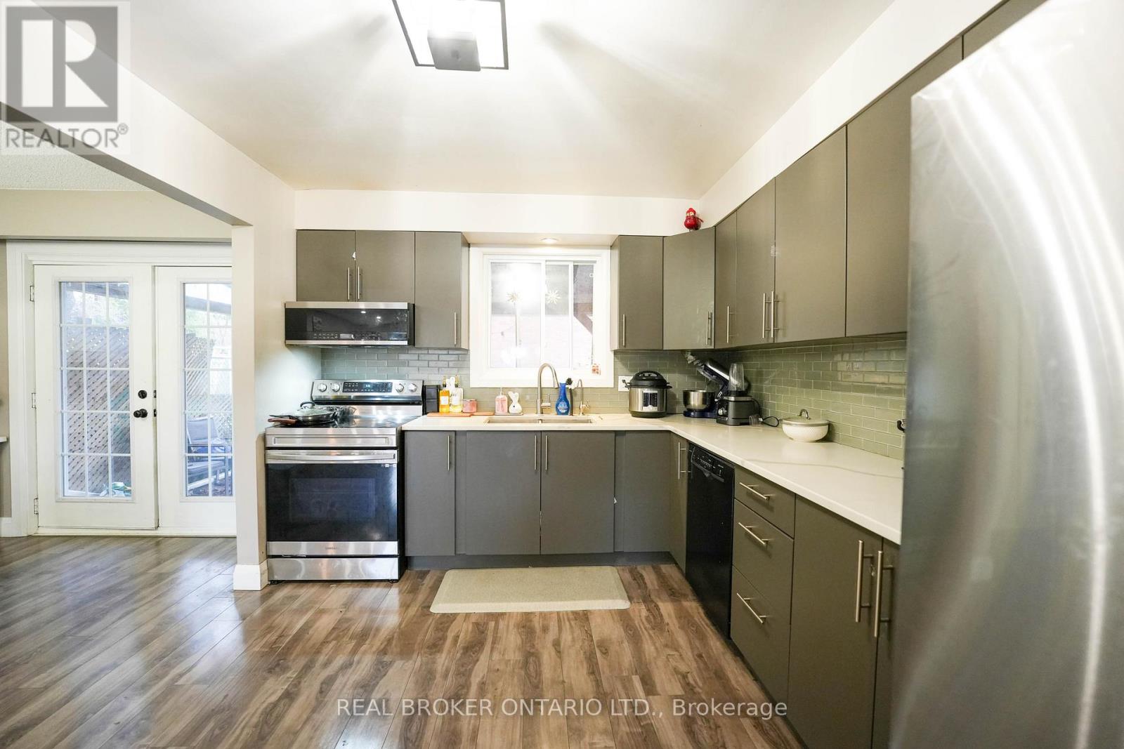 8 Ralgreen Crescent, Kitchener, Ontario  N2M 1T9 - Photo 9 - X12994936