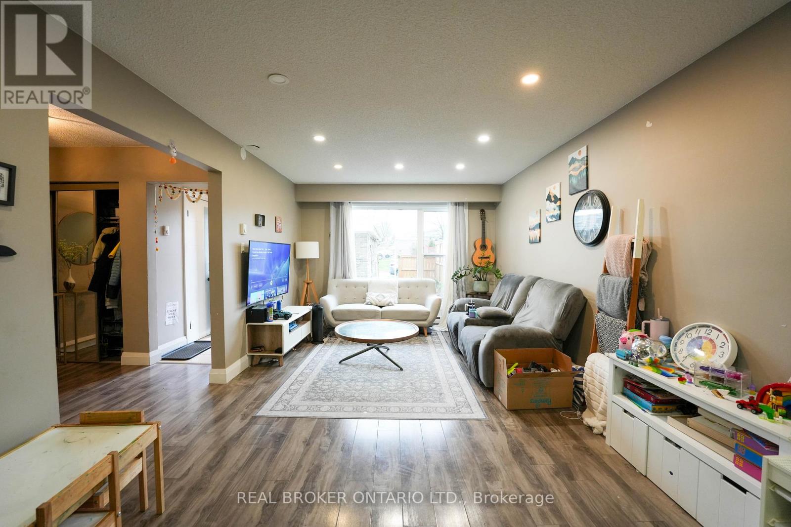8 Ralgreen Crescent, Kitchener, Ontario  N2M 1T9 - Photo 5 - X12994936