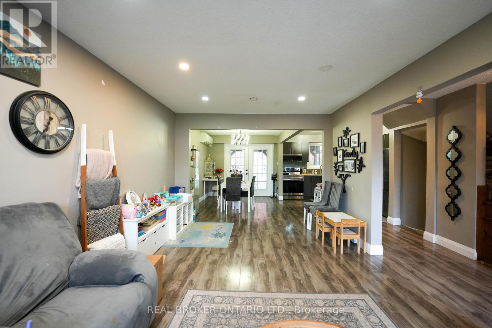 8 Ralgreen Crescent, Kitchener, Ontario  N2M 1T9 - Photo 6 - X12994936