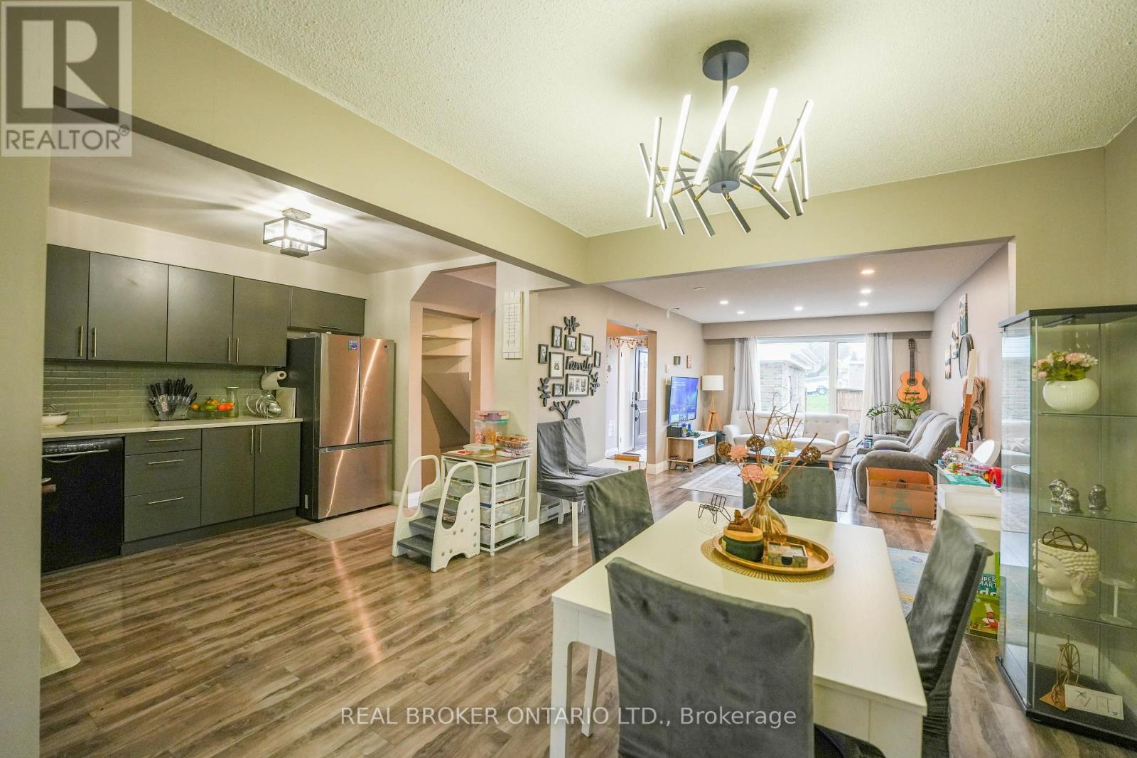 8 Ralgreen Crescent, Kitchener, Ontario  N2M 1T9 - Photo 7 - X12994936