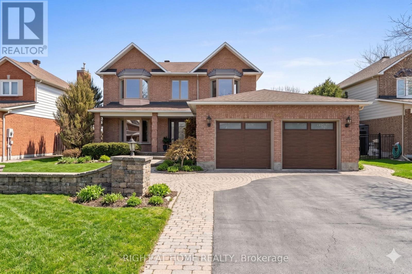 21 SLADE CRESCENT, Ottawa, Ontario