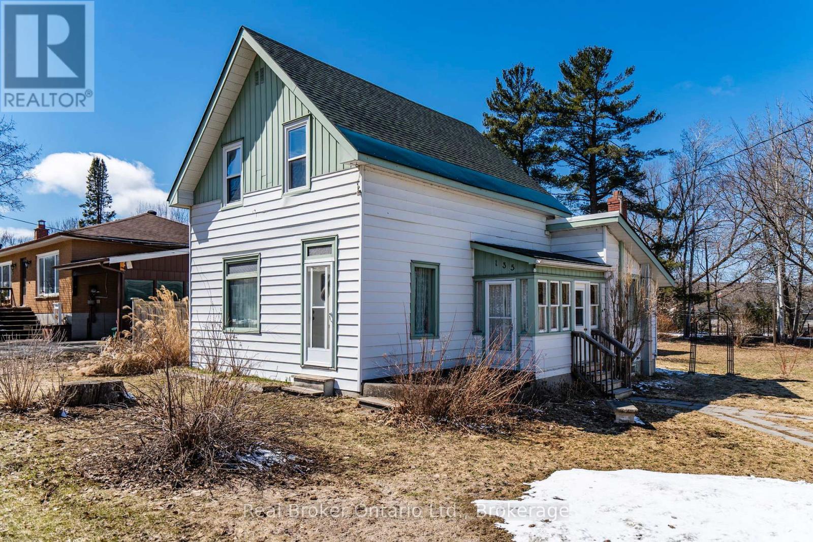 135 POYNTZ STREET, Penetanguishene, Ontario