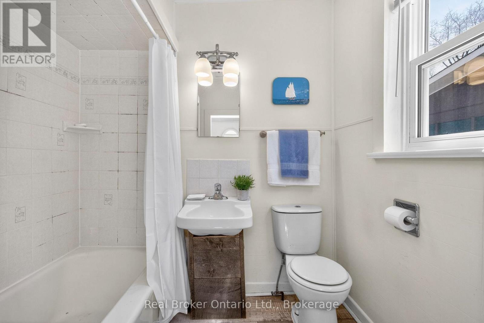 135 Poyntz Street, Penetanguishene, Ontario  L9M 1P5 - Photo 11 - S13055574