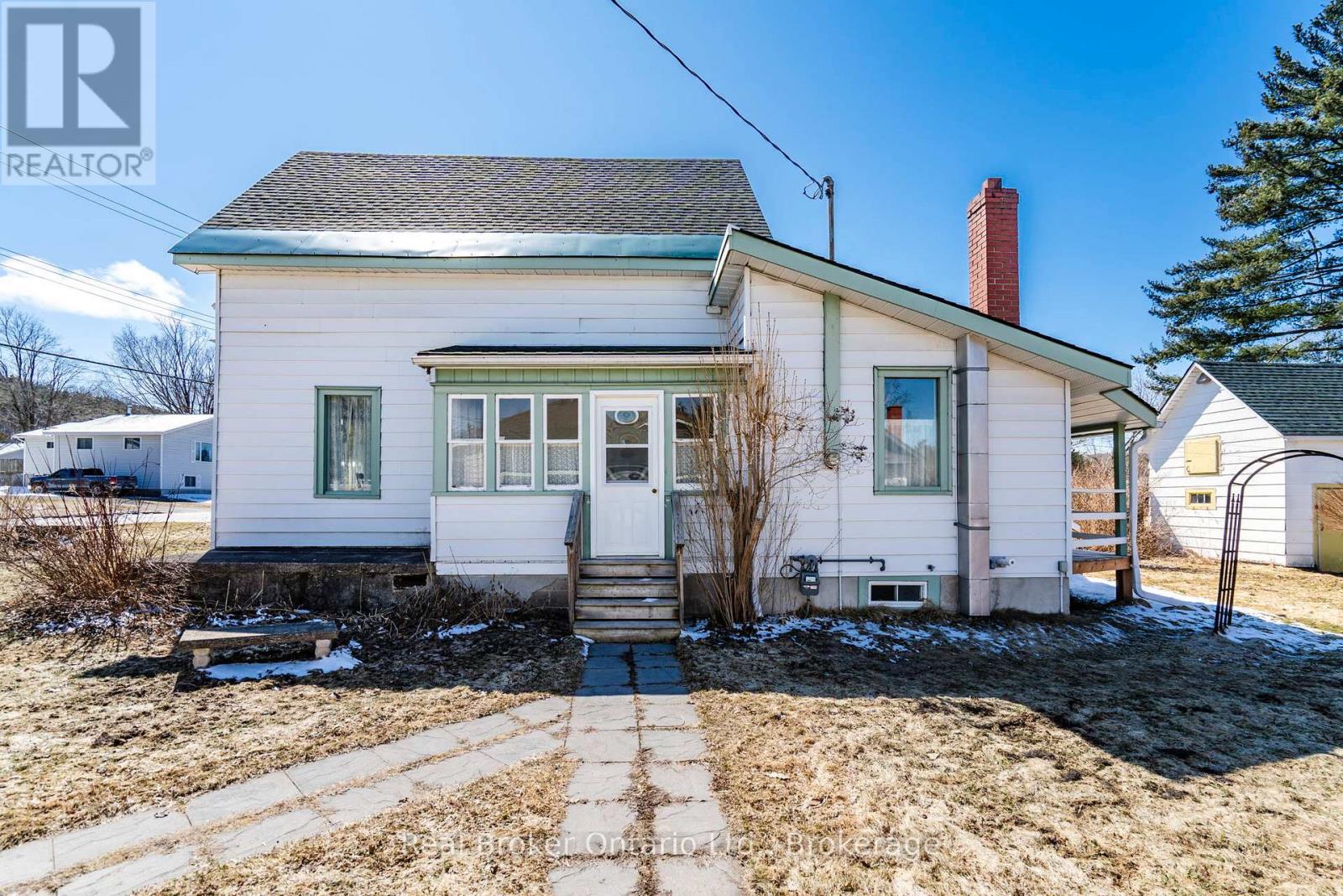 135 Poyntz Street, Penetanguishene, Ontario  L9M 1P5 - Photo 19 - S13055574