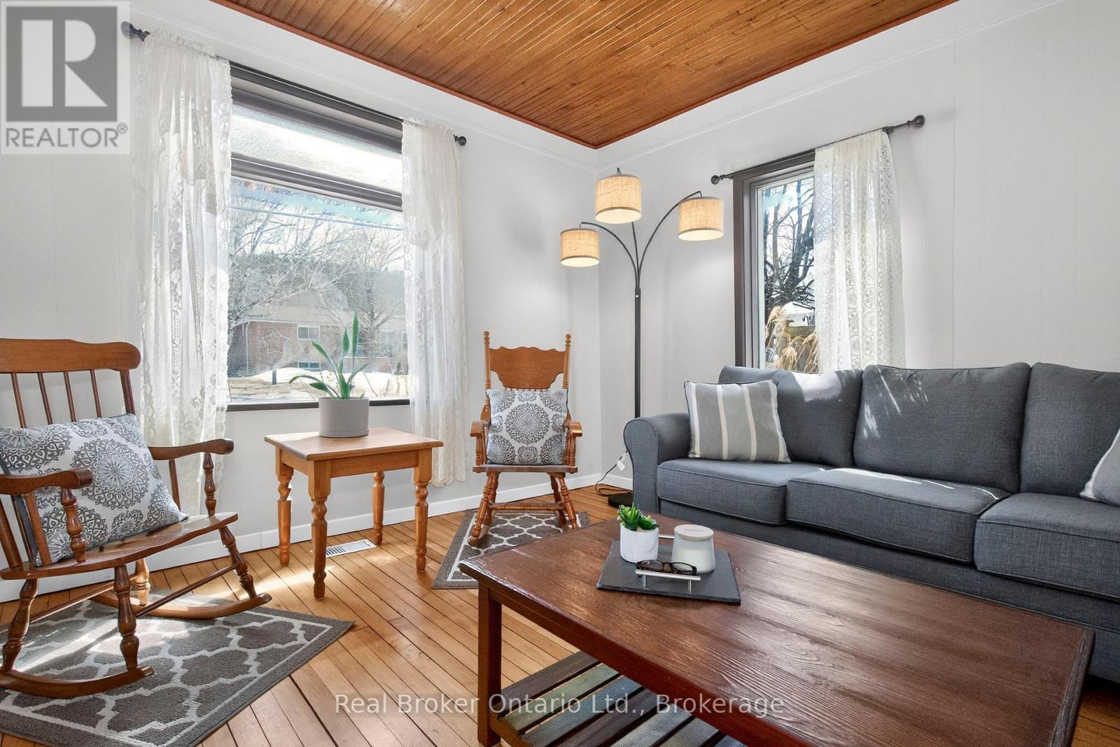 135 Poyntz Street, Penetanguishene, Ontario  L9M 1P5 - Photo 5 - S13055574