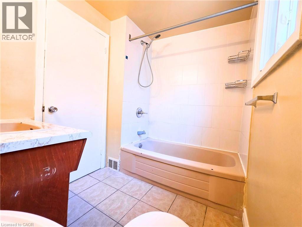 214 Fairfield Avenue, Hamilton, Ontario  L8H 5H6 - Photo 15 - 40824570