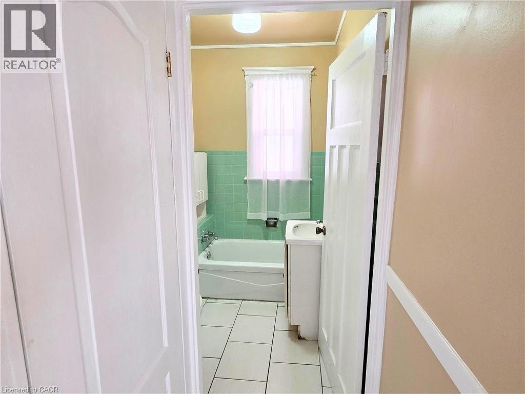 214 Fairfield Avenue, Hamilton, Ontario  L8H 5H6 - Photo 8 - 40824570