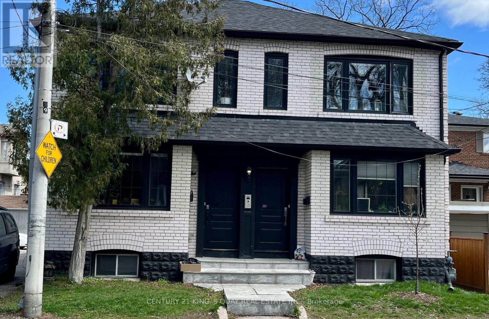 301 CLEVELAND STREET, Toronto, Ontario