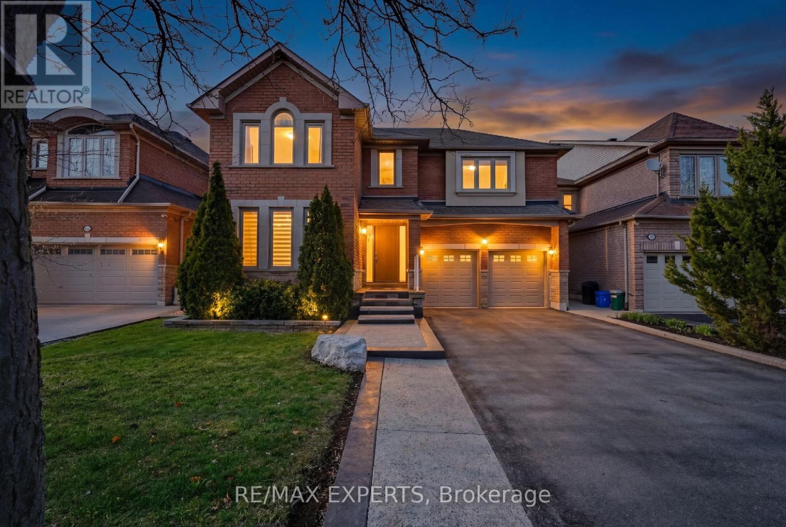 8 FERDINAND AVENUE, Vaughan, Ontario