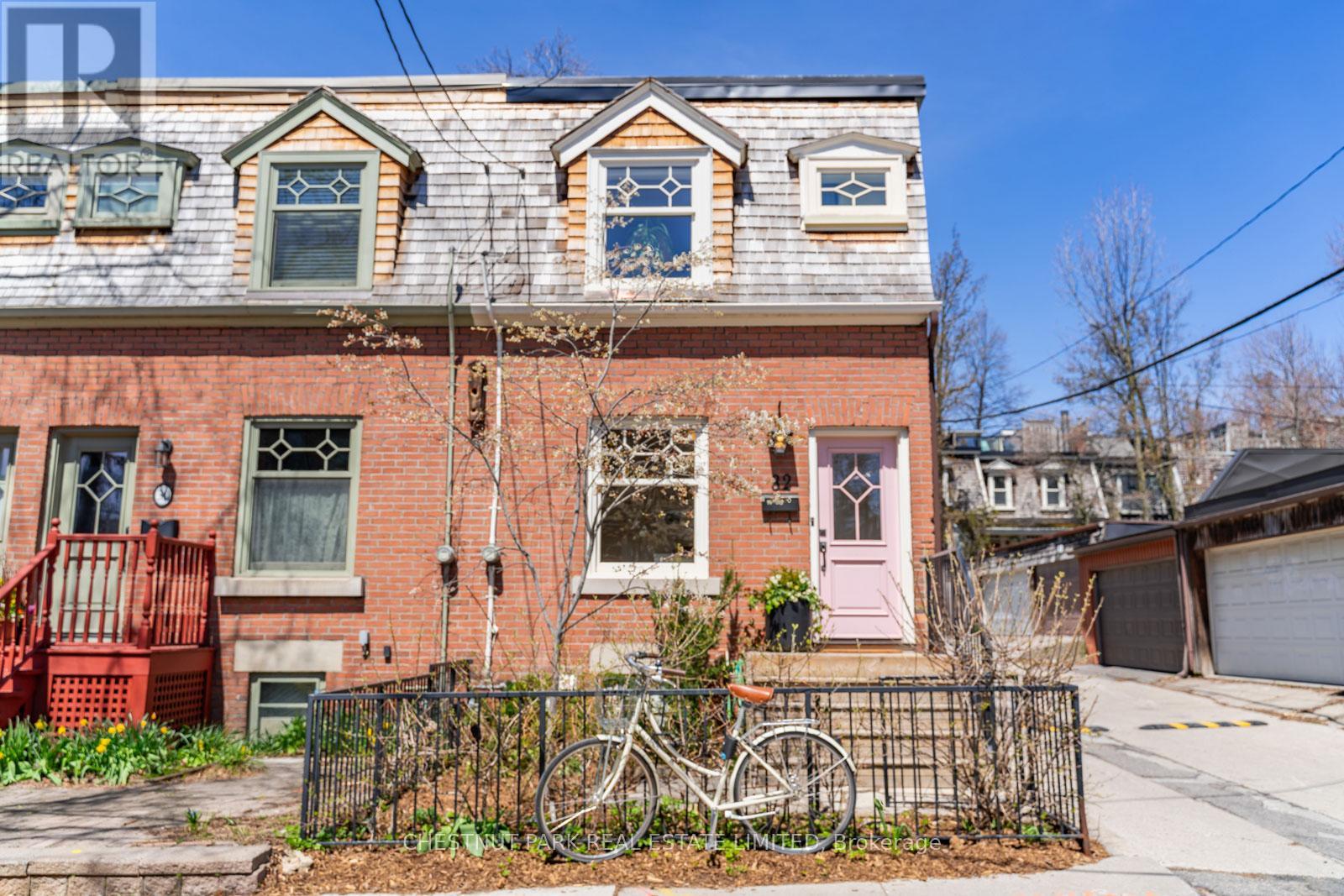 32 Sackville Place, Toronto, Ontario  M4X 1A4 - Photo 2 - C13030314