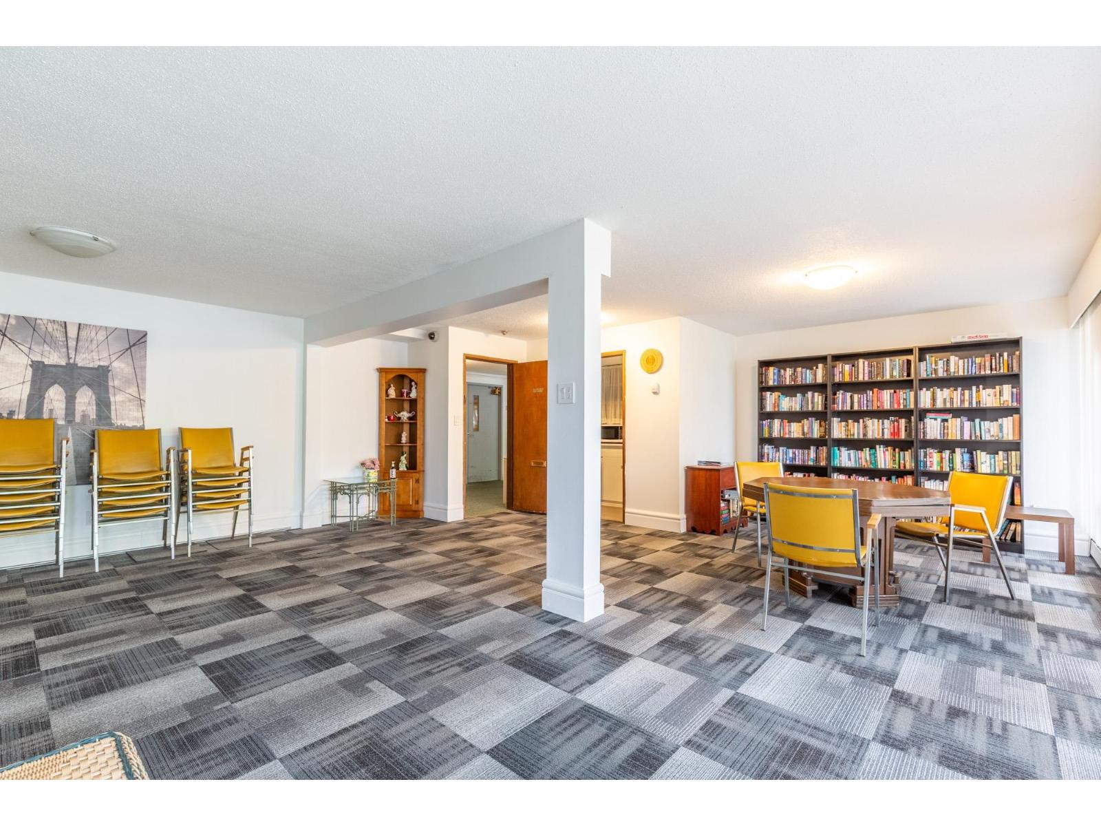 321 17707 57a Avenue, Surrey, British Columbia  V3S 1J2 - Photo 3 - R3113412