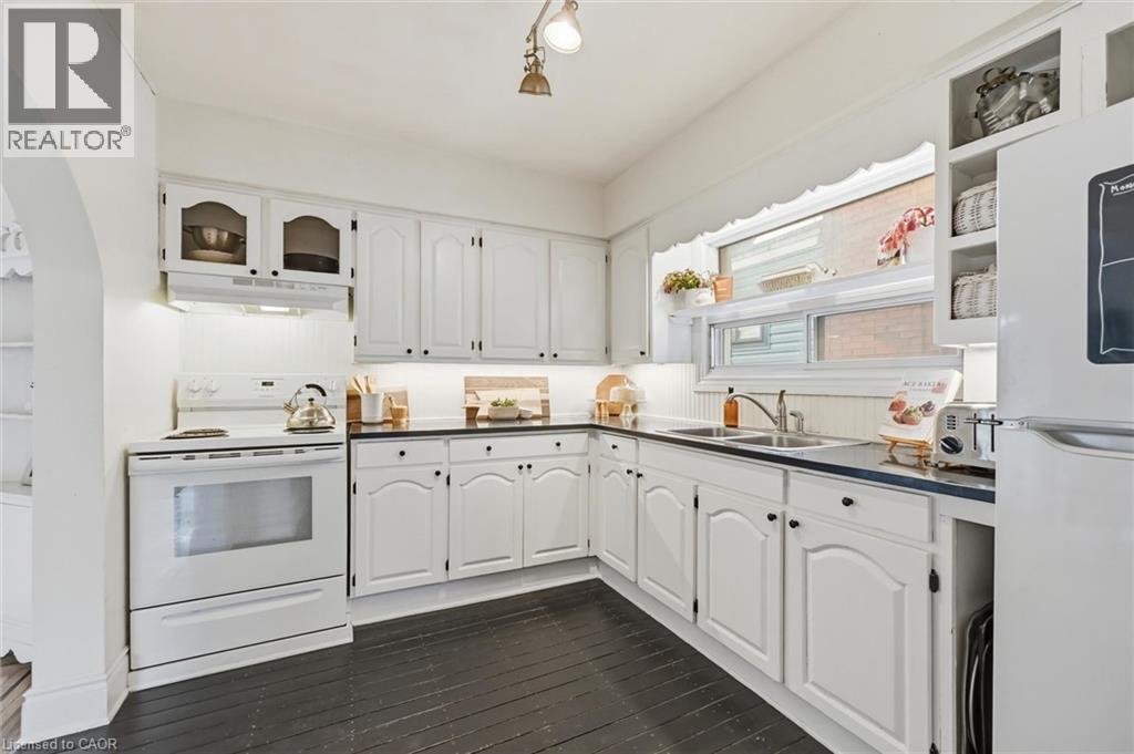 153 Graham Avenue S, Hamilton, Ontario  L8K 2M5 - Photo 14 - 40823011