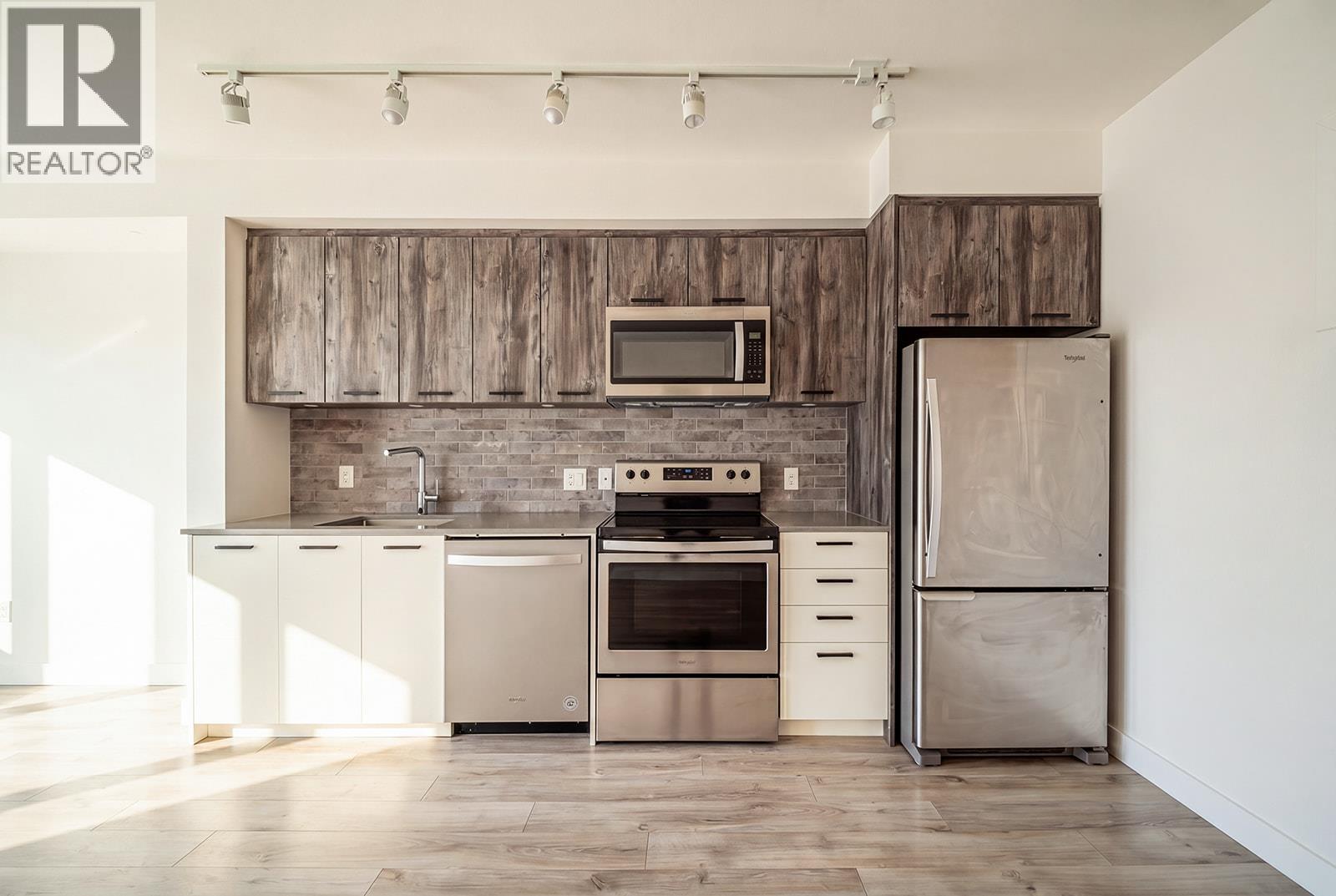 307 38013 Third Avenue, Squamish, British Columbia  V8B 0Z8 - Photo 3 - R3117107