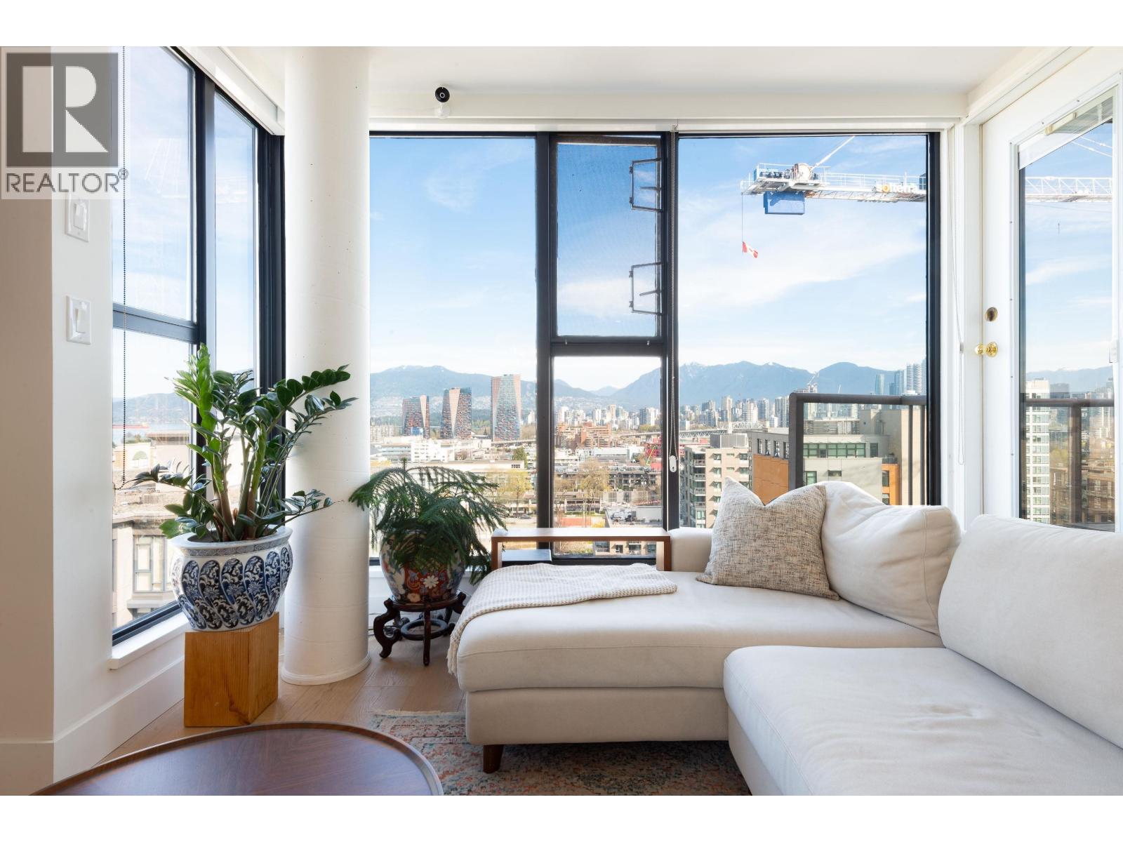 1101 1633 W 8TH AVENUE, Vancouver, British Columbia