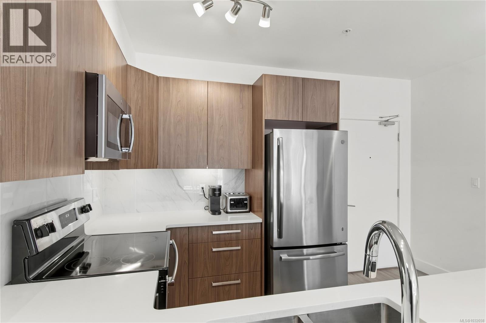 305 3070 Kilpatrick Ave, Courtenay, British Columbia  V9N 0G7 - Photo 3 - 1032658