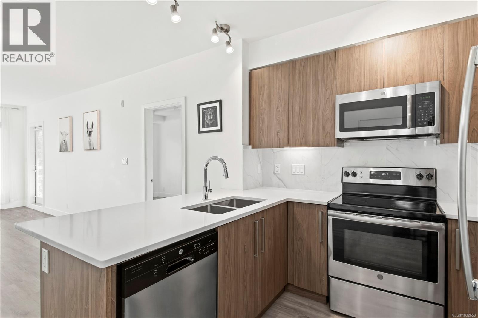 305 3070 Kilpatrick Ave, Courtenay, British Columbia  V9N 0G7 - Photo 2 - 1032658