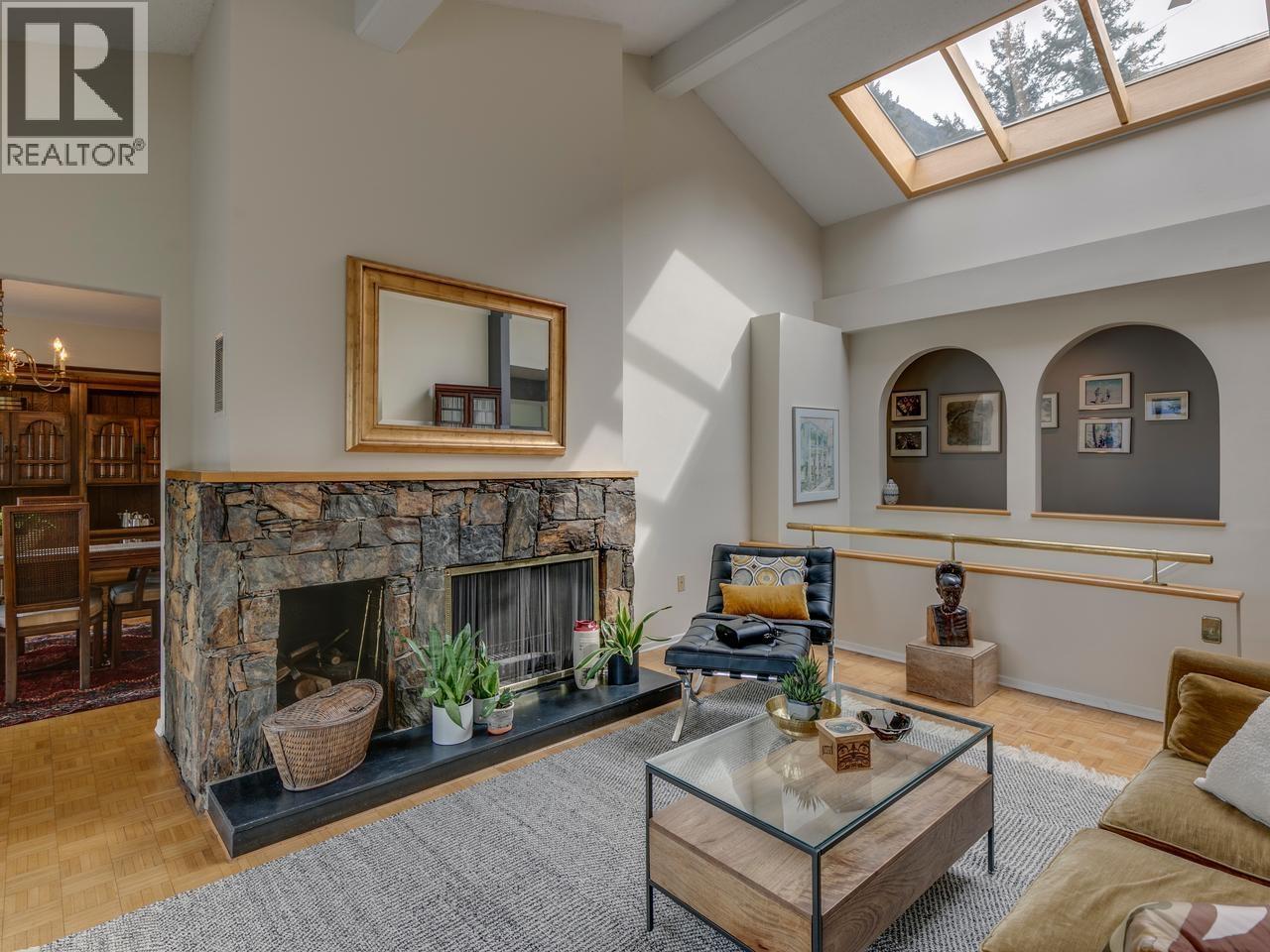 110 Oceanview Place, Lions Bay, British Columbia  V0N 2E0 - Photo 5 - R3117130