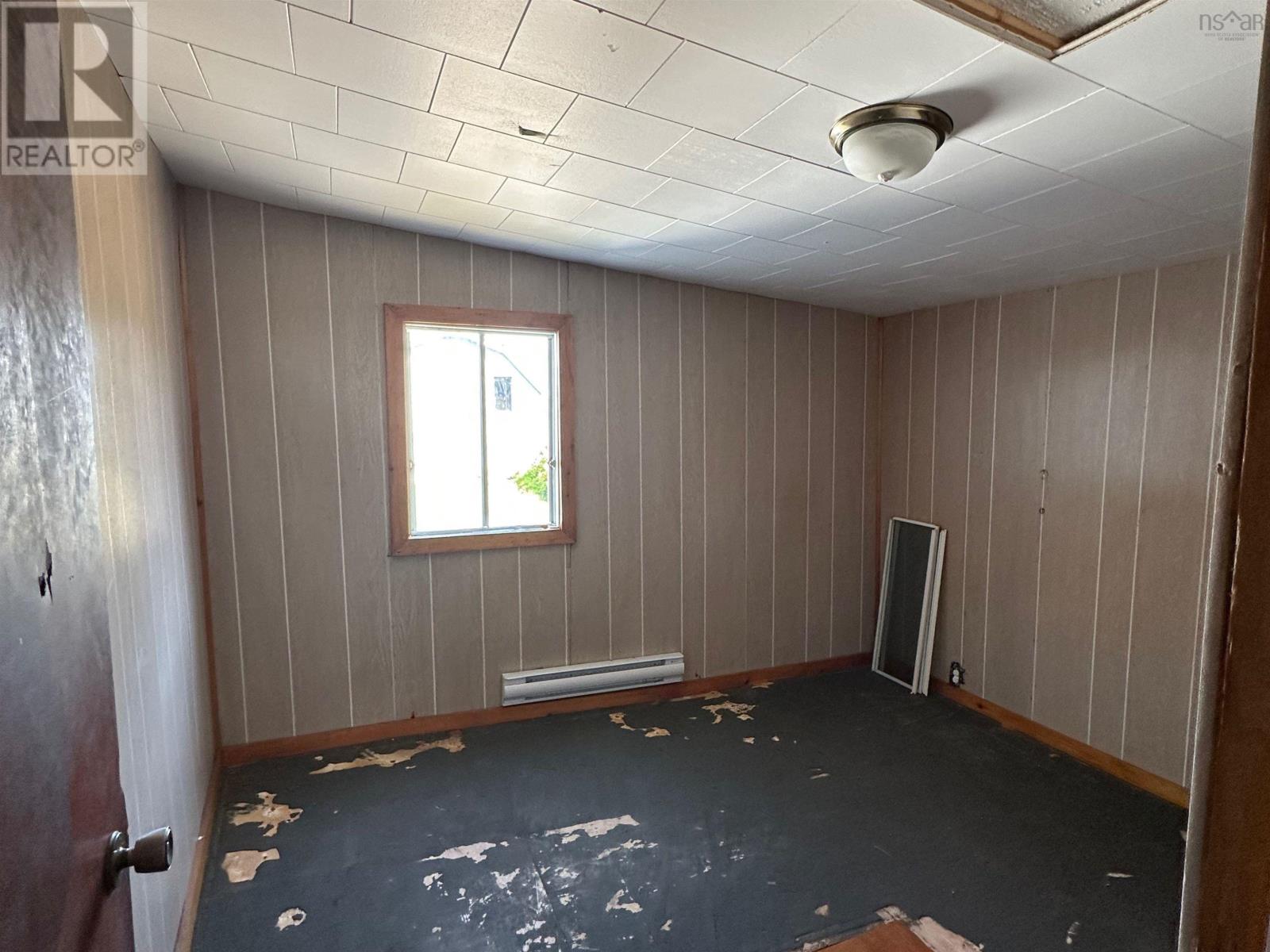 11 Kirk Street, Yarmouth, Nova Scotia  B5A 1S6 - Photo 3 - 202603541