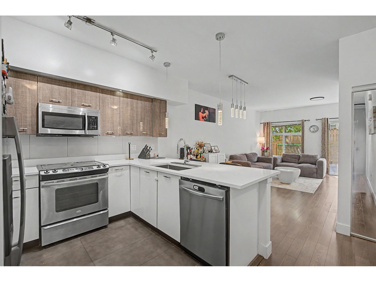 100 6299 144 Street, Surrey, British Columbia  V3X 1A2 - Photo 4 - R3090086