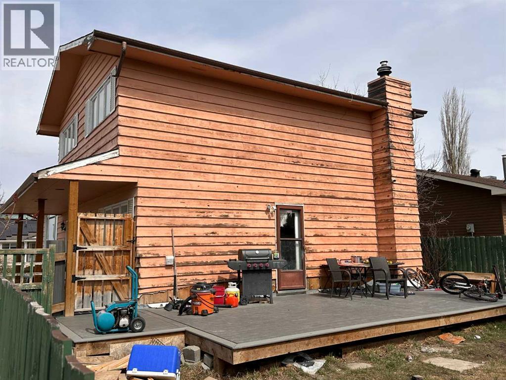 21 Ridgegate Way SW, Airdrie, Alberta  T4B 1A7 - Photo 3 - A2304113