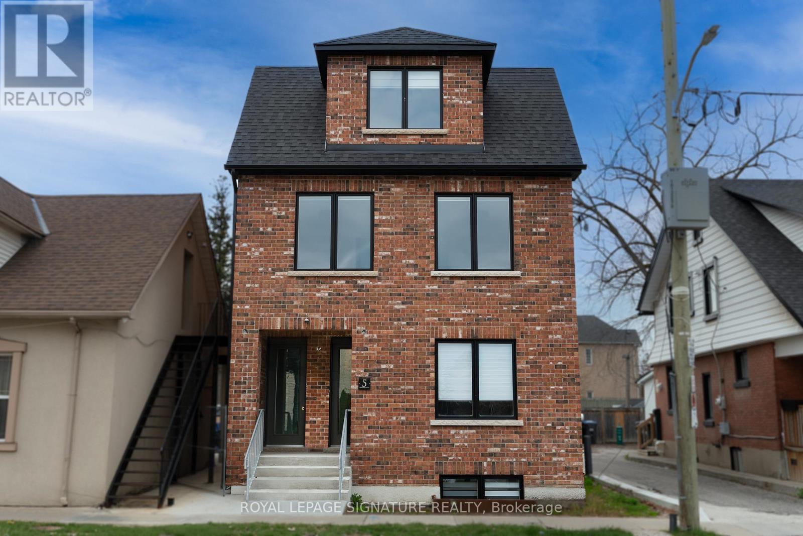 2 - 5 MILL STREET, Brampton, Ontario