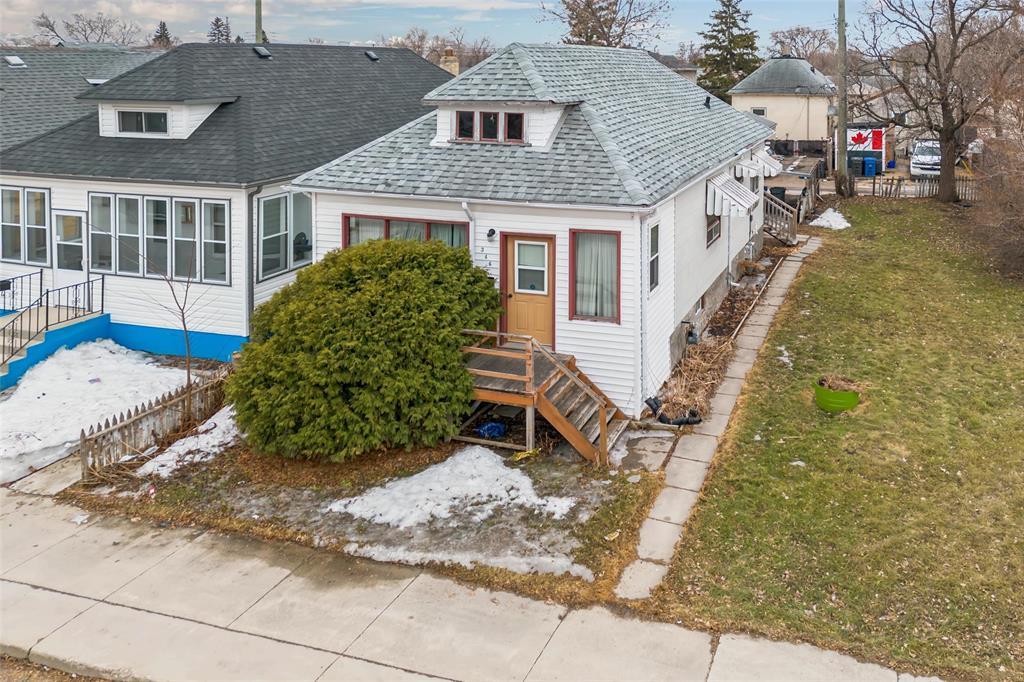 346 Harbison Avenue W, Winnipeg, Manitoba  R2L 0A7 - Photo 0 - 202608646