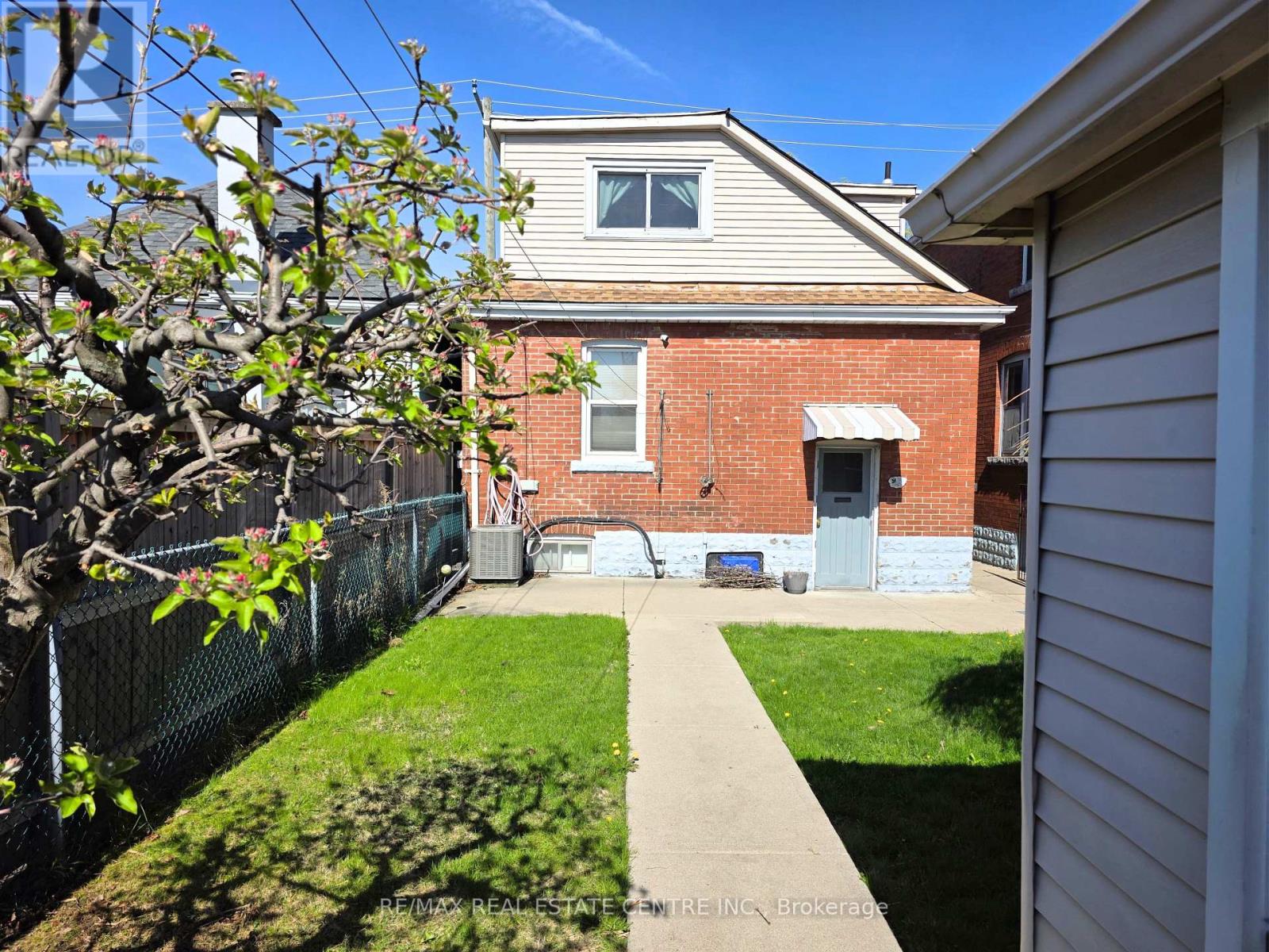 214 Fairfield Avenue, Hamilton, Ontario  L8H 5H6 - Photo 4 - X13055638