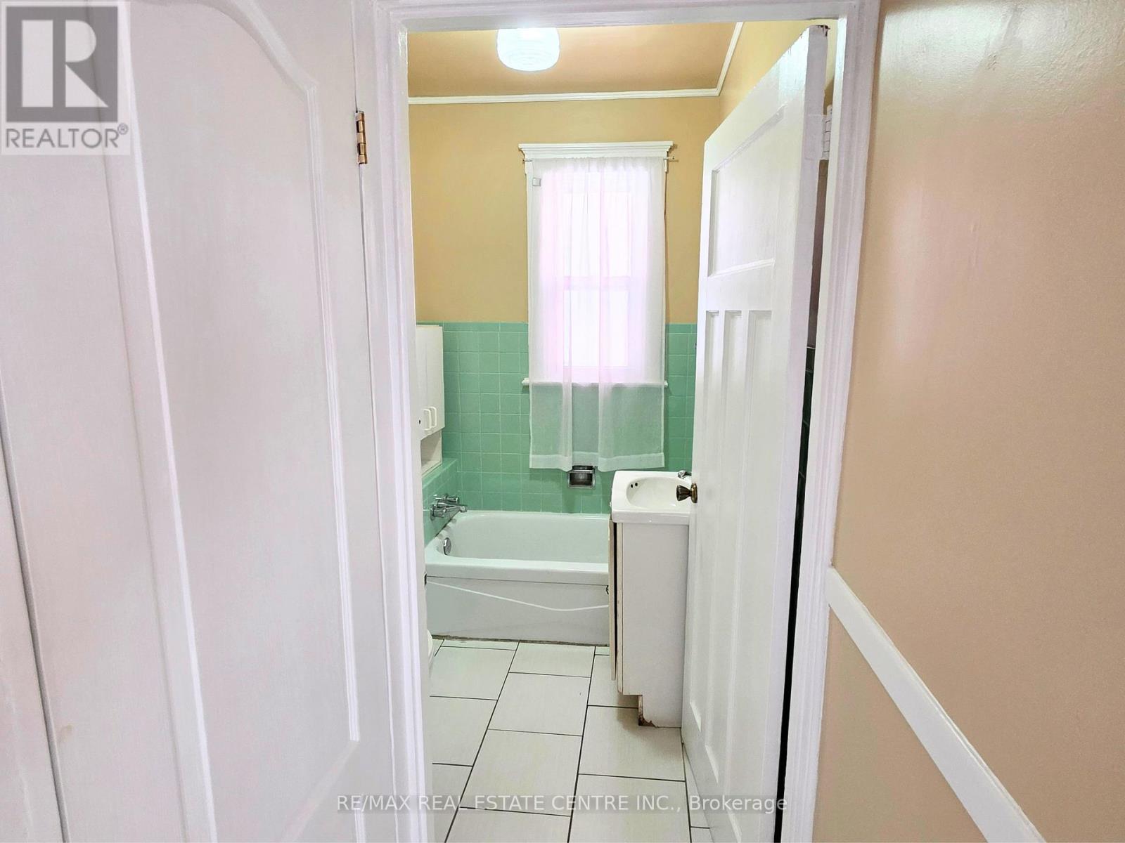 214 Fairfield Avenue, Hamilton, Ontario  L8H 5H6 - Photo 8 - X13055638