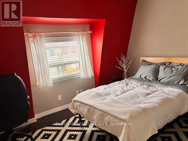 228 Linsmore Crescent, Toronto, Ontario  M4J 4L7 - Photo 11 - E13053892