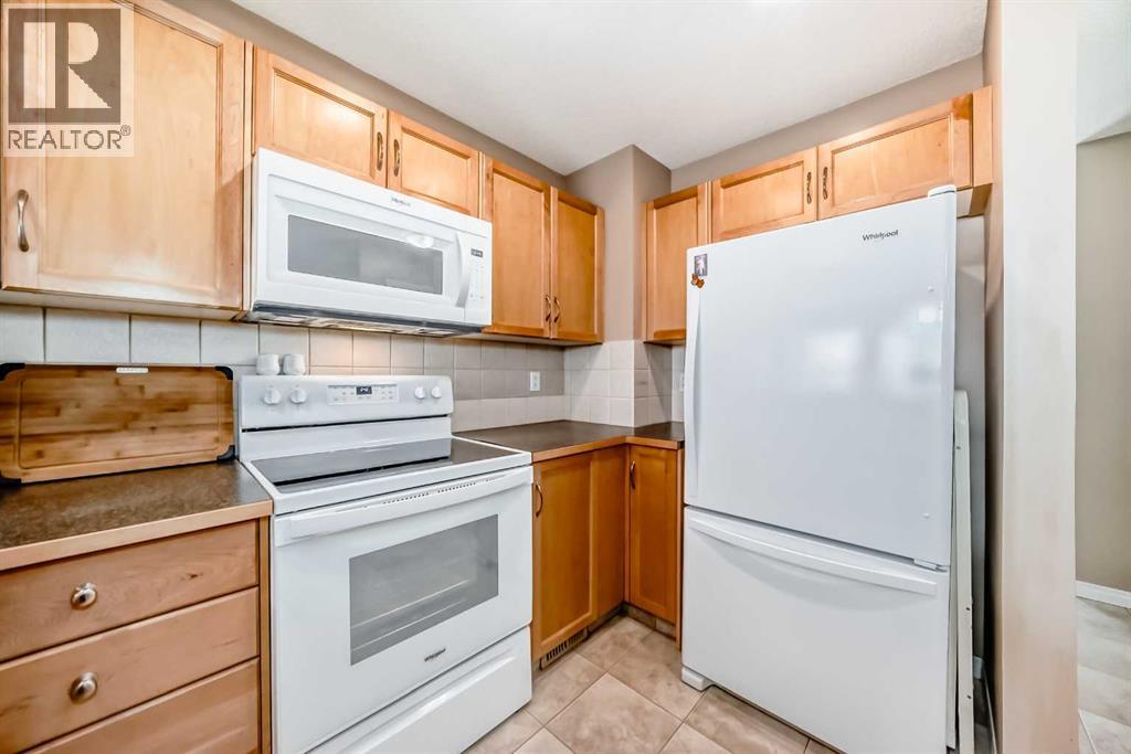 137 Luxstone Way SW, Airdrie, Alberta  T4B 3C2 - Photo 9 - A2305690
