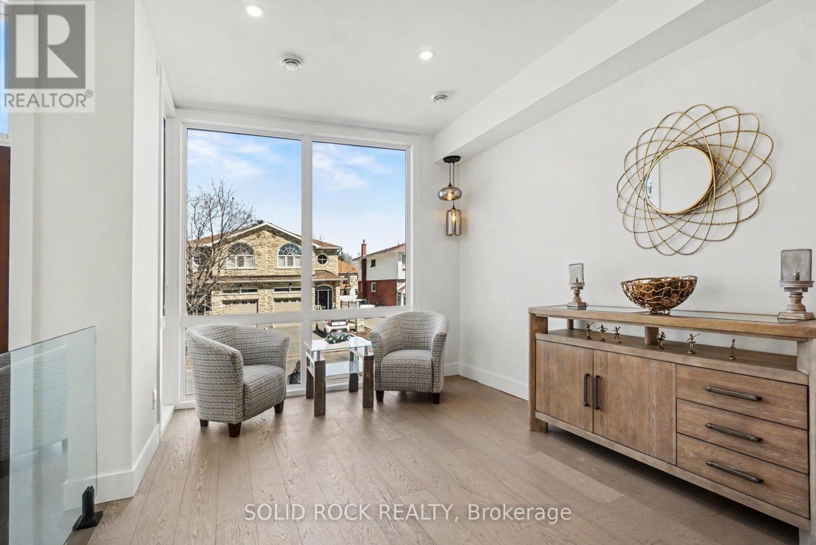 826 Alpine Avenue, Ottawa, Ontario  K2B 5R6 - Photo 4 - X13055698